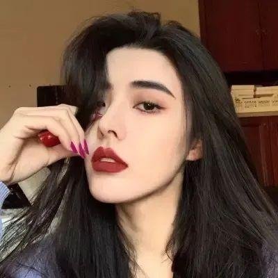 女孩舞步